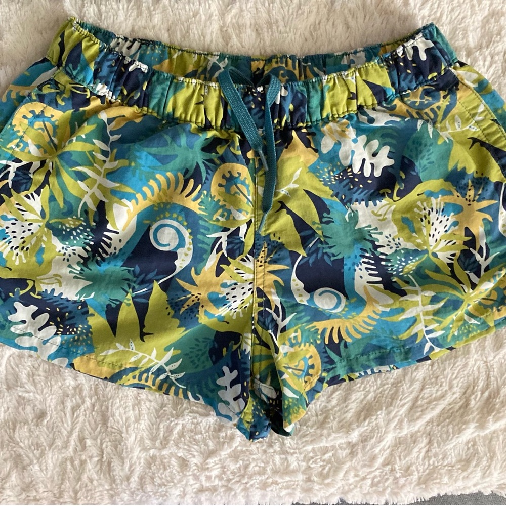 Patagonia barely baggies 2.5 size XS tropical 🌴